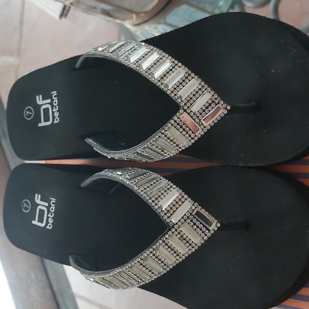 Betoni Studded flip flop